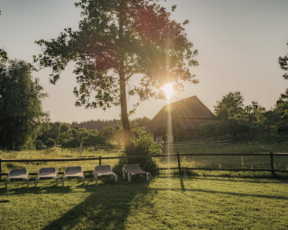 Seezugang Liegen im Sonnenuntergang